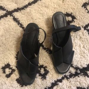 Cos 40/9.5-10 black leather sandal with small heel